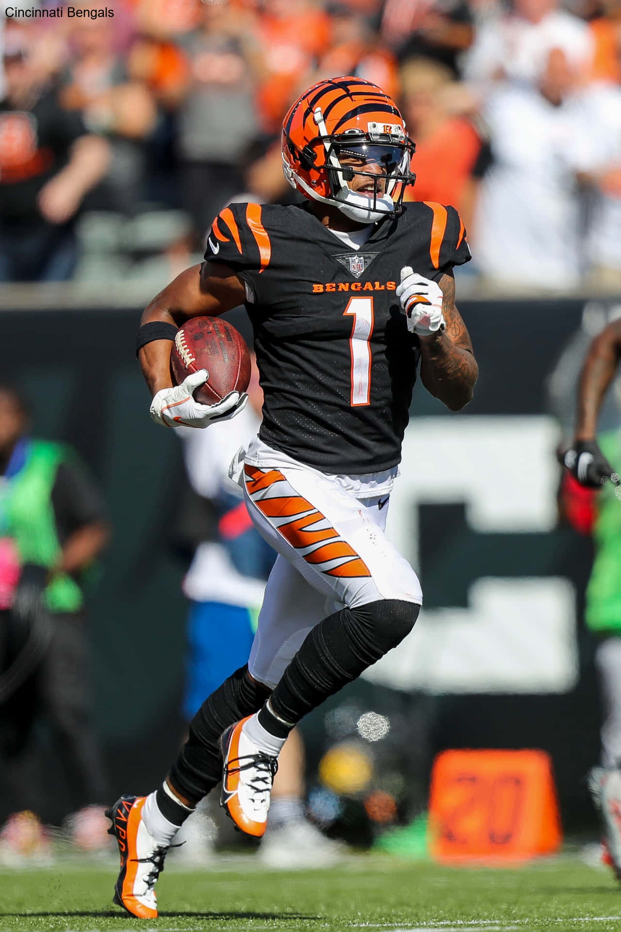 Tee Higgins' Recovery Timeline Eases Worries for the Cincinnati Bengals Tee Higgins' Recovery Timeline Eases Worries for the Cincinnati Bengals